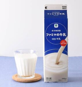 ファミリーマート「ファミマの牛乳1L257円」
